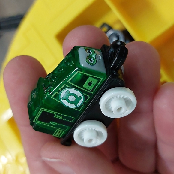 Thomas&Friends DC Super Friends Collector’s Playwheel CarrryCase•11 MiniTrains - Picture 6 of 16